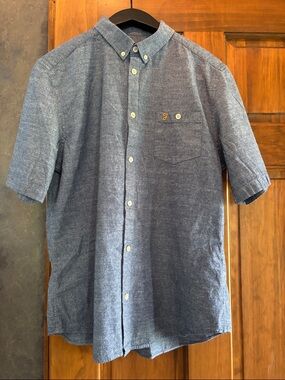 Farah Short Sleeve Button-Down Shirt in Chambray Blue